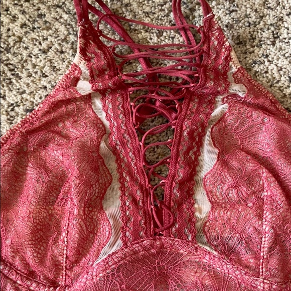 SALE ⬇️$30 NEW VS Unlined Pink High Neck Bralette - Picture 4 of 8